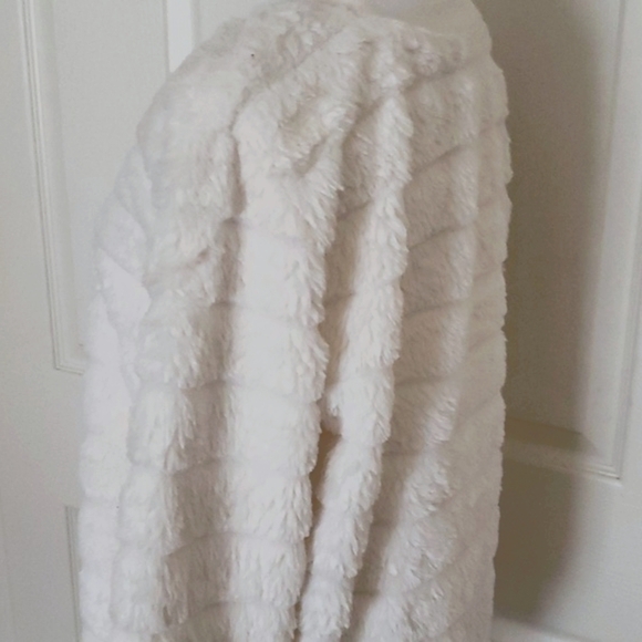 Fuzzy Soft Sweater Size Large - Picture 2 of 7